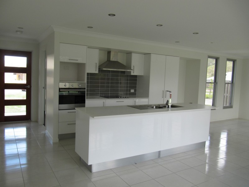 30 Bellbird Circuit, Kirkwood QLD 4680