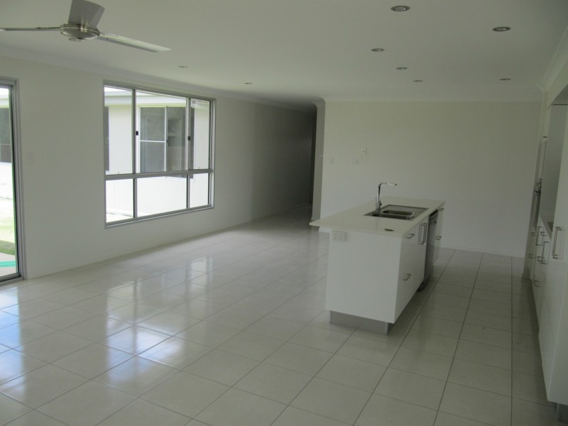 30 Bellbird Circuit, Kirkwood QLD 4680