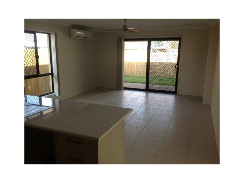 27 Seagull Boulevard, Kirkwood QLD 4680