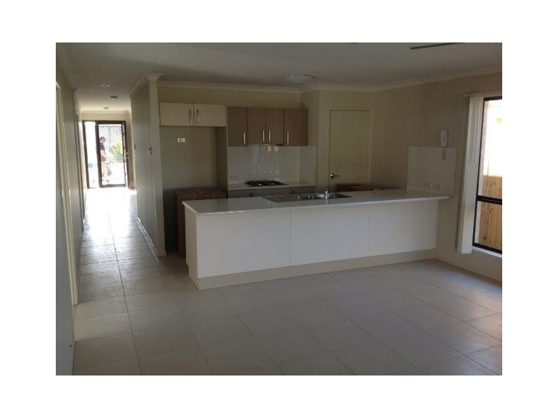 27 Seagull Boulevard, Kirkwood QLD 4680