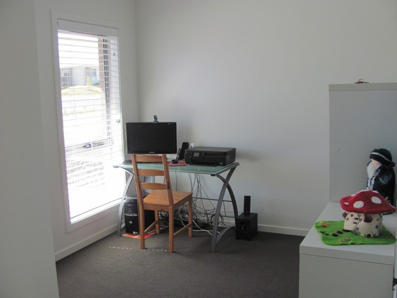 8 Koolivoo Parade, Boyne Island QLD 4680