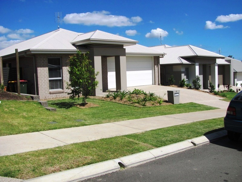 8 Koolivoo Parade, Boyne Island QLD 4680