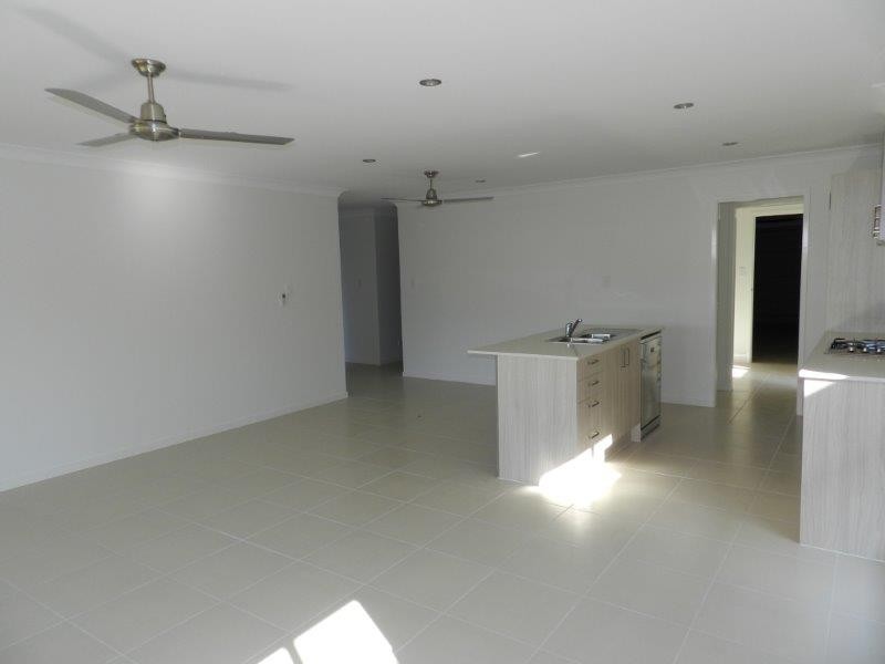 8 Blaxland Court, Glen Eden QLD 4680