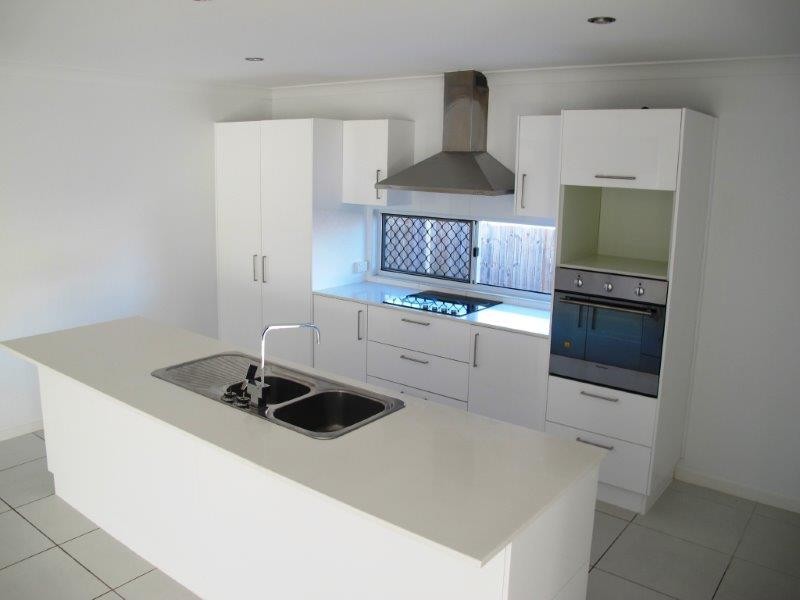 8 Franklin Court, New Auckland QLD 4680