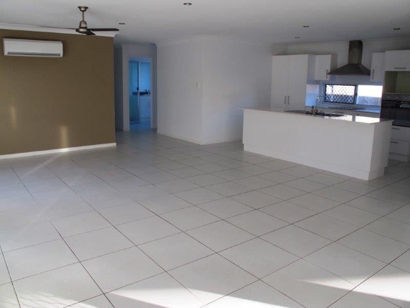 8 Franklin Court, New Auckland QLD 4680