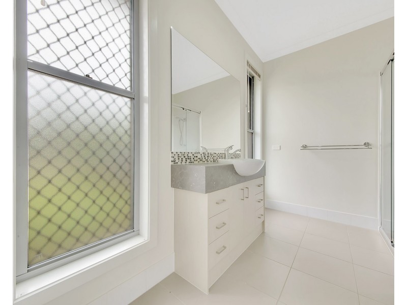 1 Thornbill Street, New Auckland QLD 4680