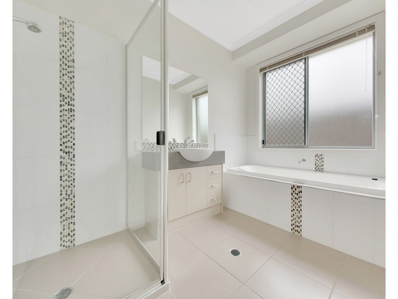 1 Thornbill Street, New Auckland QLD 4680