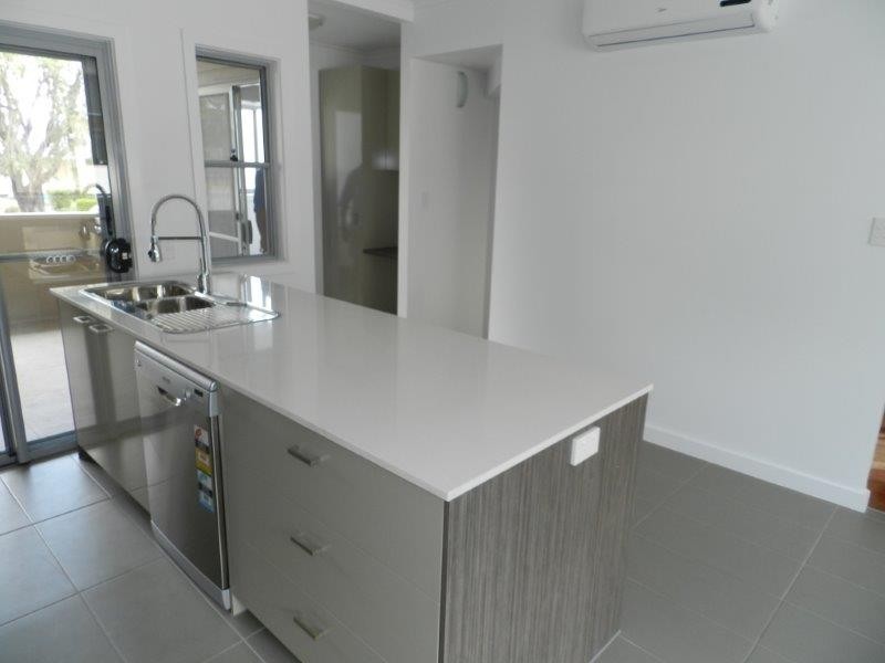 2/10-12 Flinders Street, West Gladstone QLD 4680