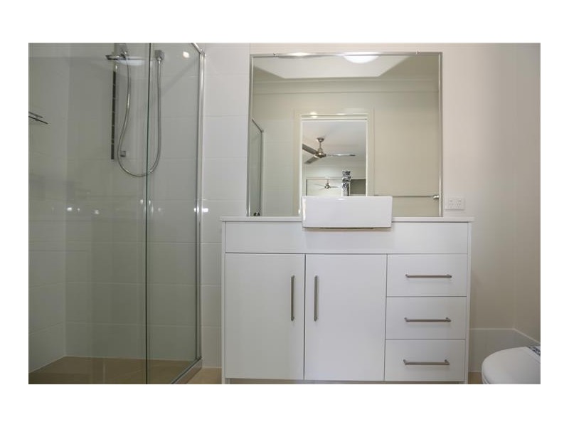 2/20 Harmony Dve., Hill Close,, Clinton QLD 4680