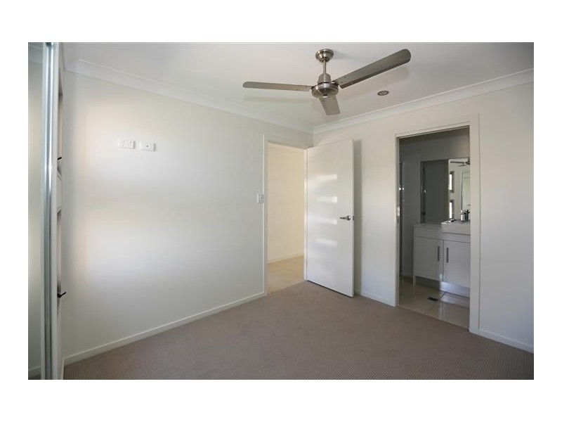 2/20 Harmony Dve., Hill Close,, Clinton QLD 4680