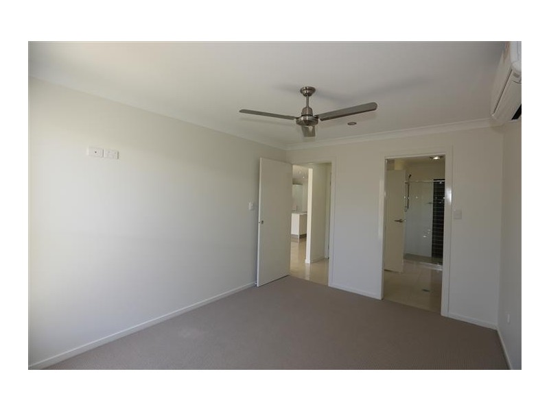2/20 Harmony Dve., Hill Close,, Clinton QLD 4680