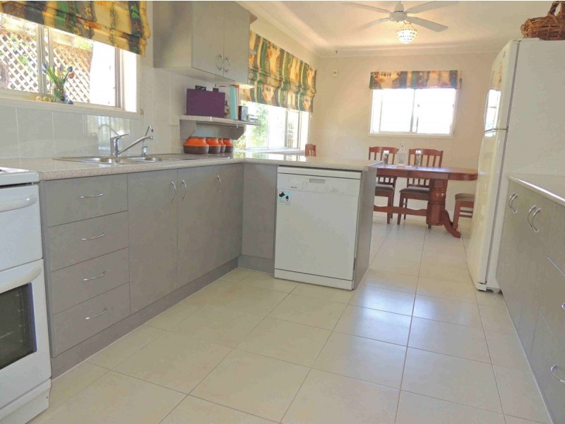 3 Bembooka Close, Glen Eden QLD 4680