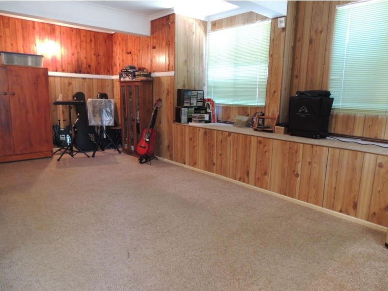 3 Bembooka Close, Glen Eden QLD 4680