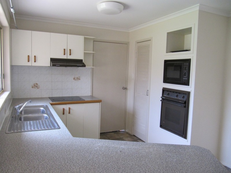4 Tinaroo Crt., Clinton QLD 4680
