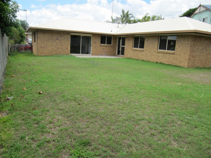 4 Tinaroo Crt., Clinton QLD 4680
