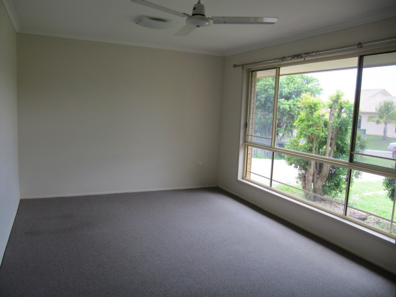 4 Tinaroo Crt., Clinton QLD 4680