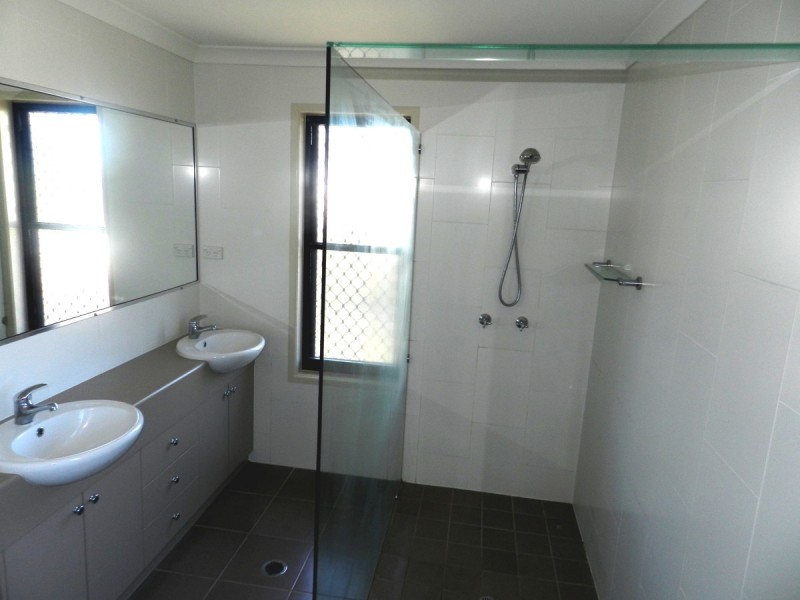 32 Larcom Rise, West Gladstone QLD 4680