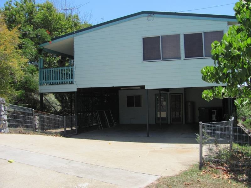 16 Hayes Avenue, Boyne Island QLD 4680