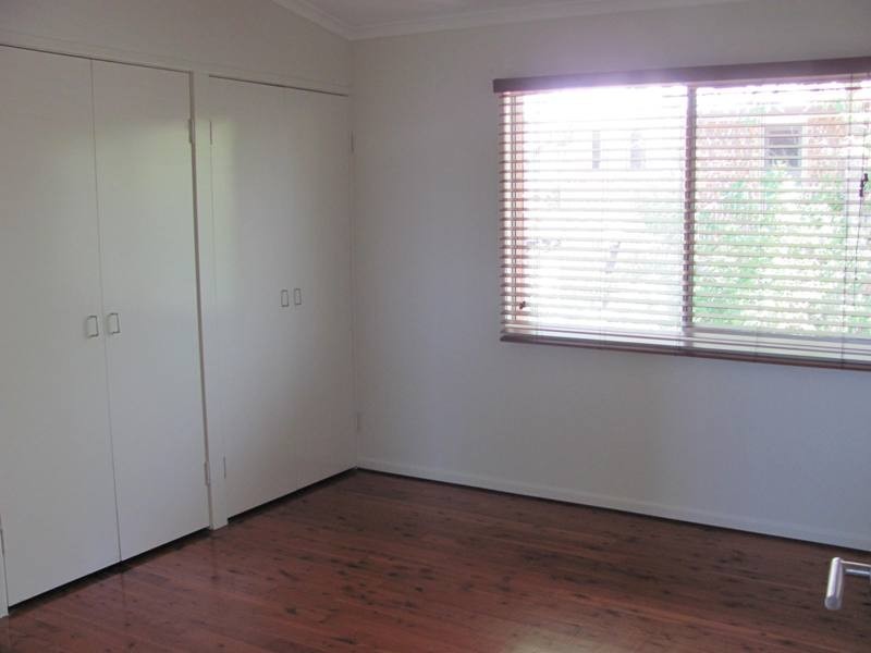 16 Hayes Avenue, Boyne Island QLD 4680