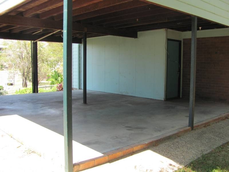 16 Hayes Avenue, Boyne Island QLD 4680
