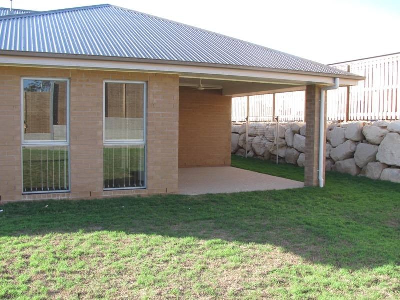 10 Jardine Crescent, Boyne Island QLD 4680