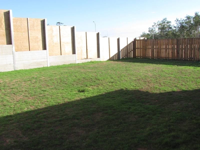 10 Jardine Crescent, Boyne Island QLD 4680