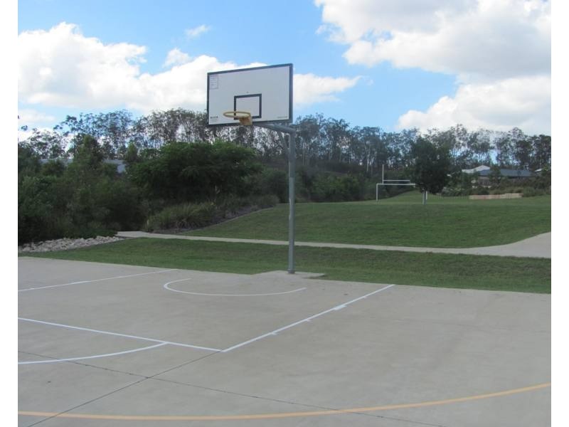 10 Jardine Crescent, Boyne Island QLD 4680