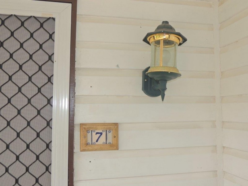 7 Wilkins Street, West Gladstone QLD 4680