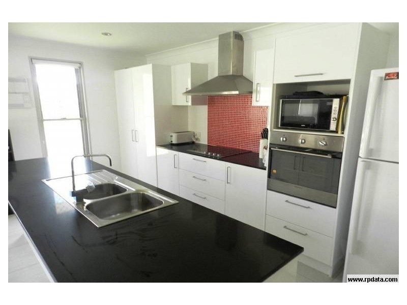 10 Palmerston Crt, New Auckland QLD 4680