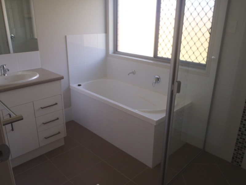 29 Winpara Drive, Kirkwood QLD 4680