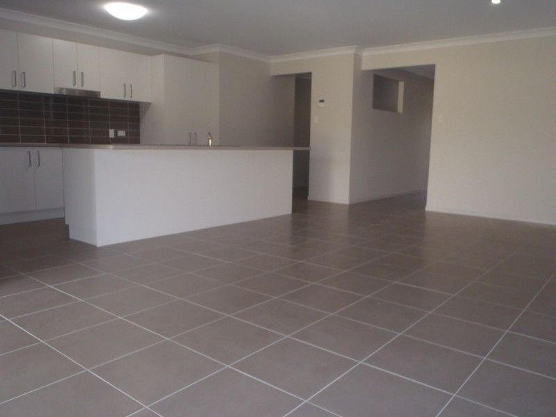 29 Winpara Drive, Kirkwood QLD 4680