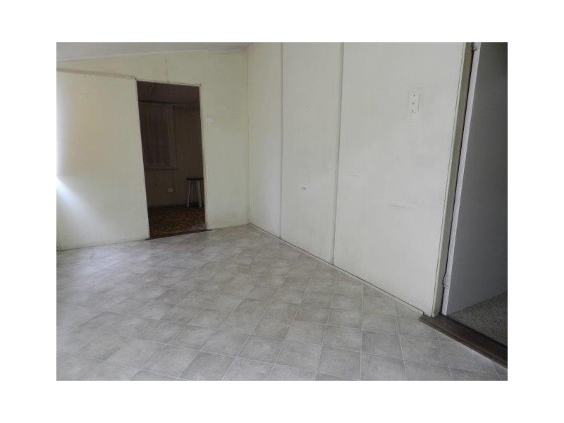 24 Off Street, South Gladstone QLD 4680