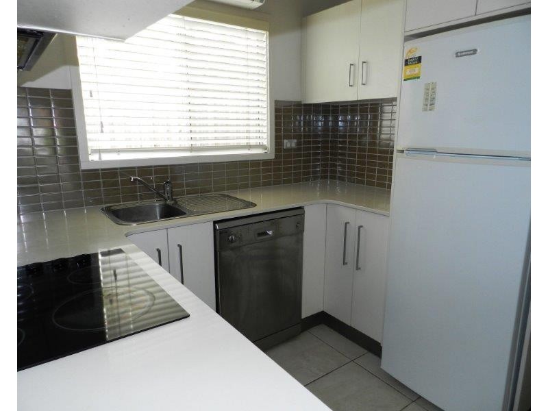 2/33 Watt Street, West Gladstone QLD 4680