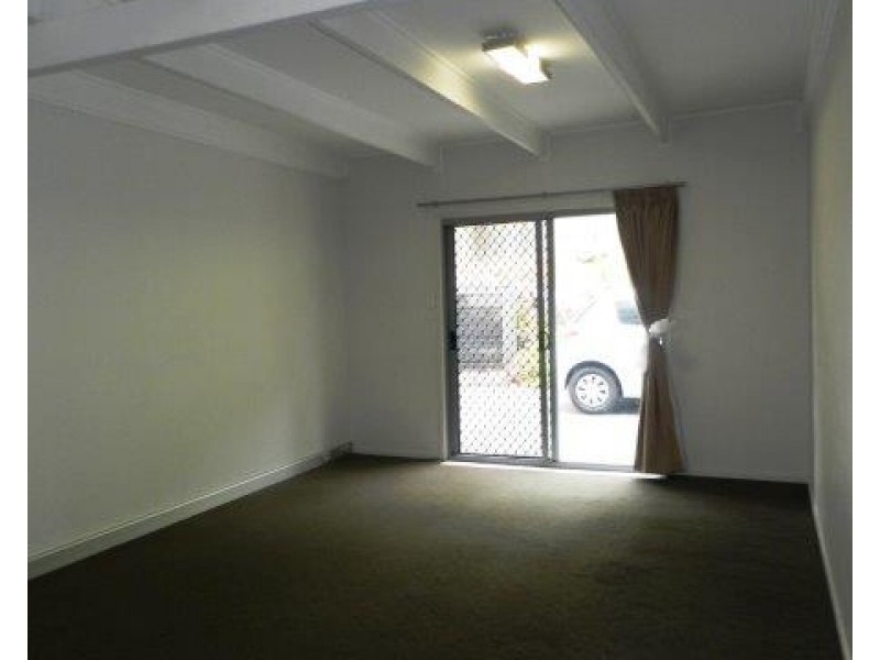 2/33 Watt Street, West Gladstone QLD 4680