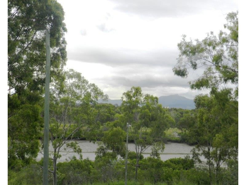 2/33 Watt Street, West Gladstone QLD 4680