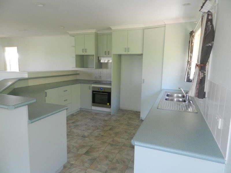 14 Fawley Close, Telina QLD 4680