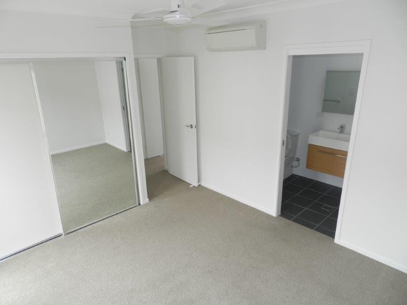 2/5-9 View Street, West Gladstone QLD 4680