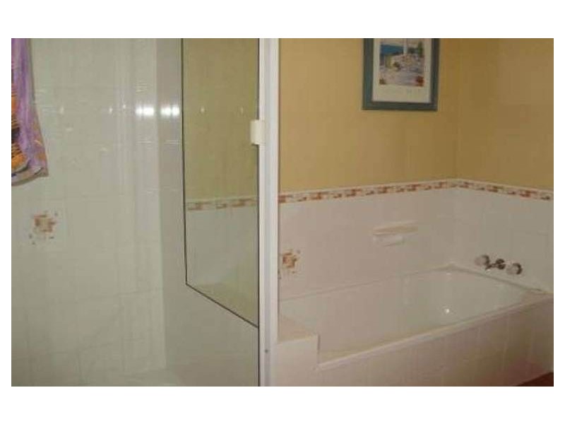 26 Holland Street, West Gladstone QLD 4680