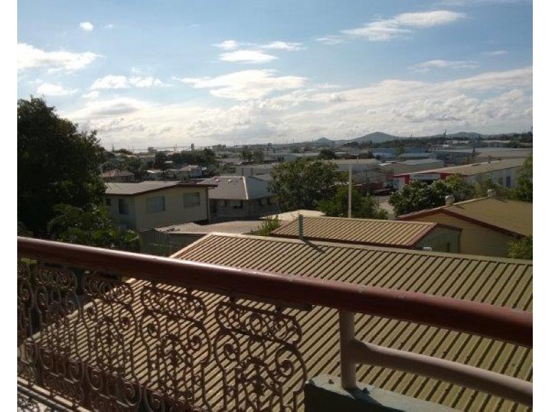 11/7 KENT STREET, West Gladstone QLD 4680