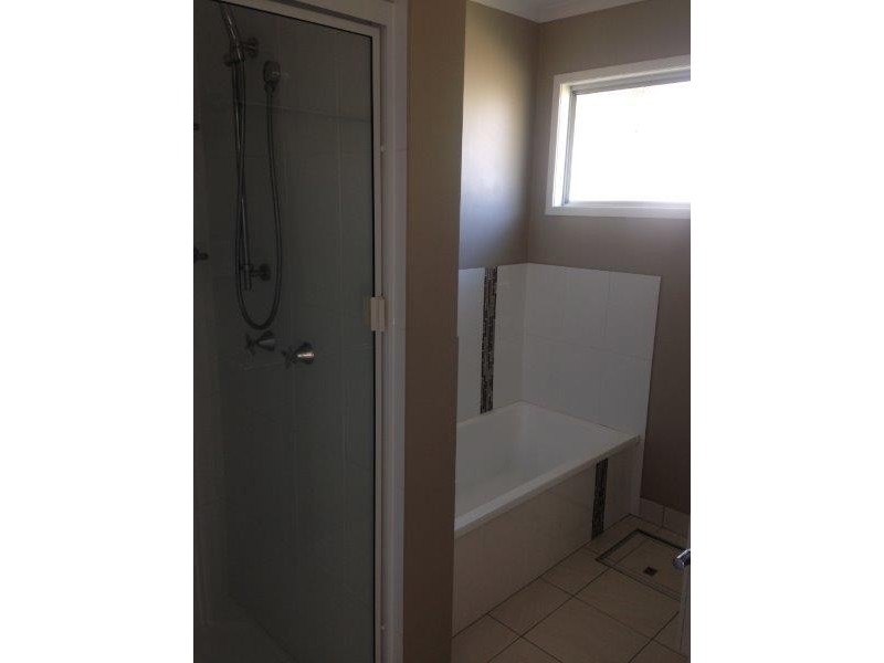 15 Javelin Street, Toolooa QLD 4680