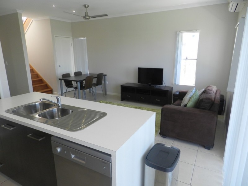 11/9 Cockatoo Drive, New Auckland QLD 4680