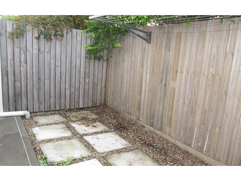 Units 1-4 / 63 Barney St.,, Barney Point QLD 4680