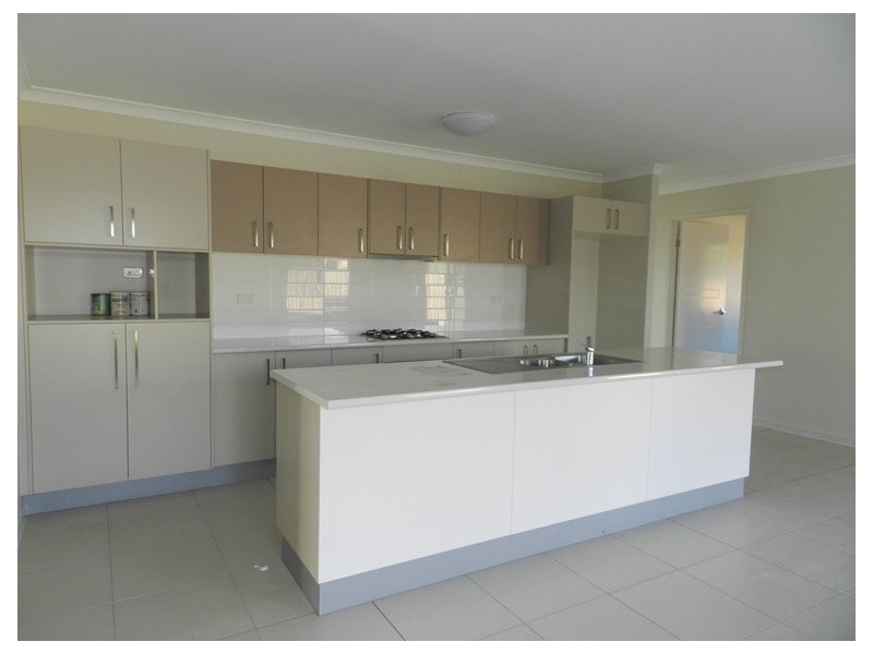 19 Winpara Drive, New Auckland QLD 4680