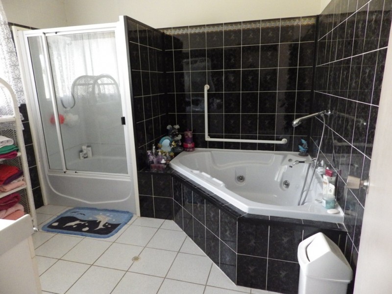 6 Helen Crescent, Wurdong Heights QLD 4680