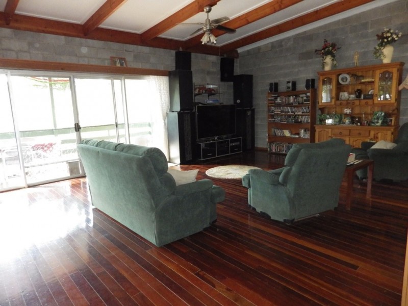 6 Helen Crescent, Wurdong Heights QLD 4680