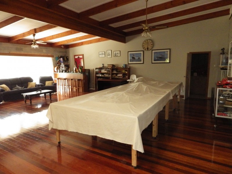 6 Helen Crescent, Wurdong Heights QLD 4680