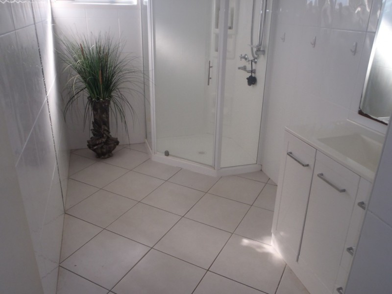 4 Wilkins Street, West Gladstone QLD 4680