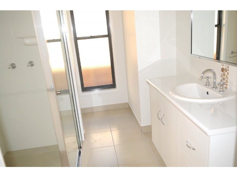 19 Grasstree Cres, Kirkwood QLD 4680