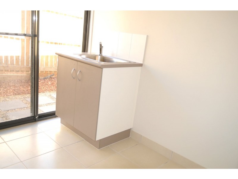 19 Grasstree Cres, Kirkwood QLD 4680