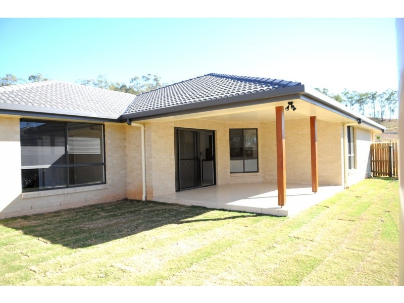 19 Grasstree Cres, Kirkwood QLD 4680
